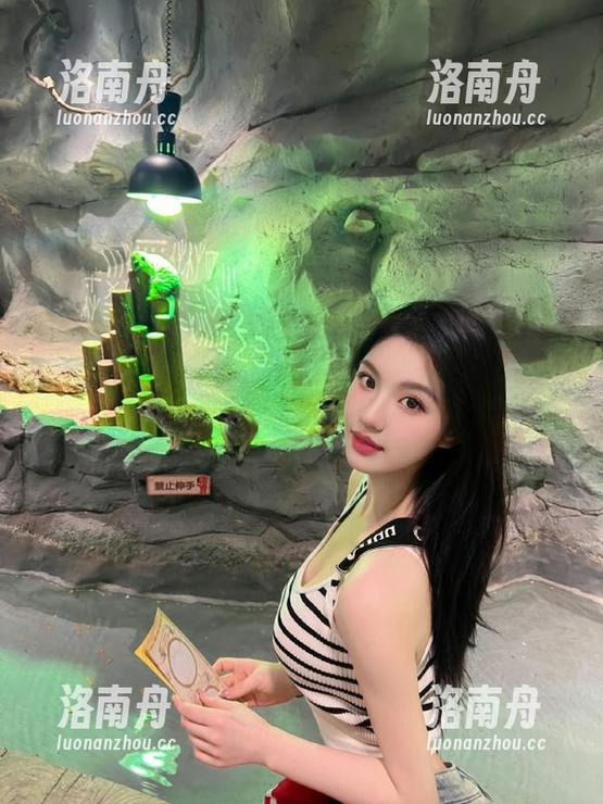蜜桃社-杏子 蜜桃社 - 甜美杏子红裙精选合集:开启一场视觉的美丽之旅!