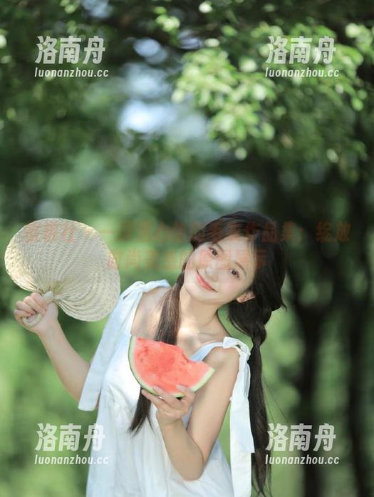 蜜桃社-温心怡 蜜桃社 - 一探温心怡的毛衣作品集:绽放时尚美感的原图展示
