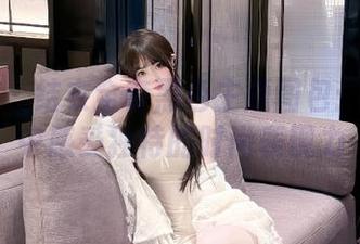 蜜桃社 – 结衣全套黑色主题图包：在光影中感受独特的时尚表现力
