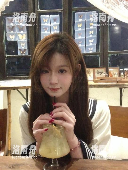 蜜桃社-美绪 蜜桃社 - 收藏必看:美绪女孩最新图包呈现无与伦比的摄影美感!