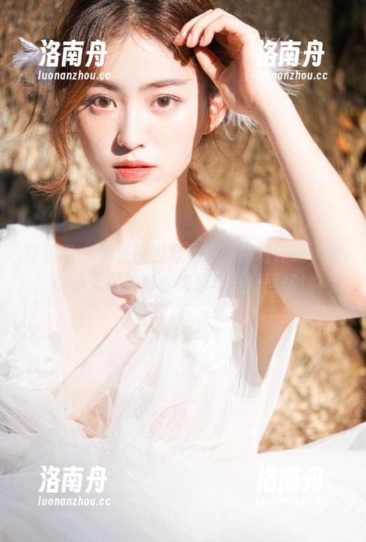 袜啵啵 - 小沫校园写真原图免费赠送，带给你无尽的青春气息与美好回忆！