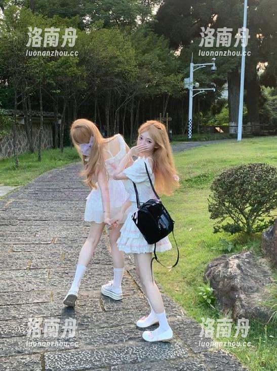 袜啵啵-小淳 袜啵啵 - 美图分享!小淳豹纹写真更新,图片中尽显她的青春与活力!