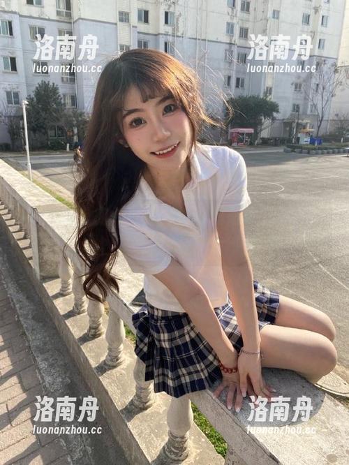袜啵啵-稚予 袜啵啵 - 加入稚予黑丝写真超长花絮版的免费狂欢,让笑声和美丽一起飞扬吧!
