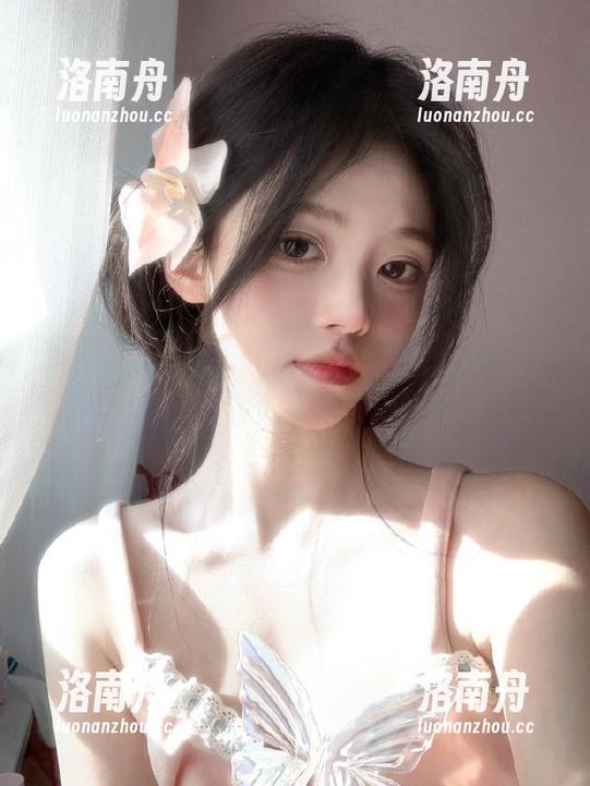 袜小喵 袜小喵全套写真,体验喂你吃维生素的独特艺术感染力!
