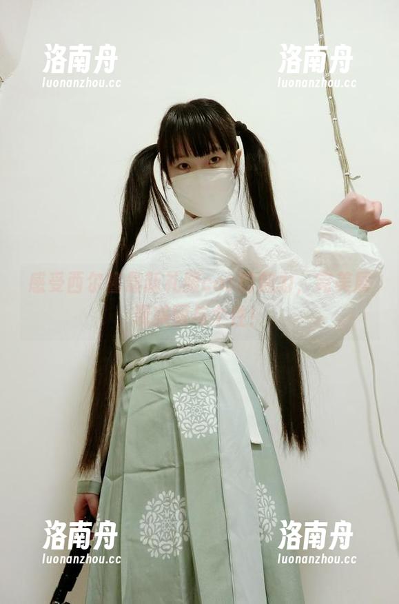 西尔酱 感受西尔酱最新礼服cos的魅力,完美展现美丽与个性!