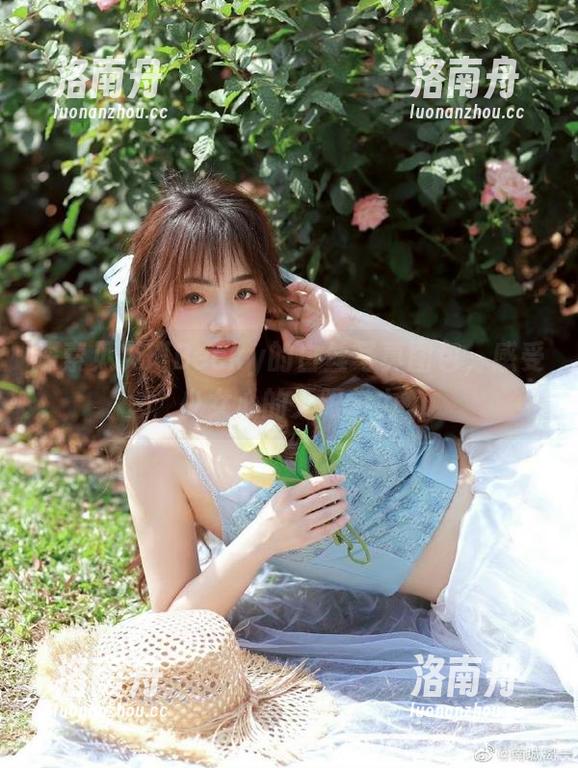 贝贝琪Becky 探索贝贝琪Becky的白丝写真图包,感受少女心的无限魅力