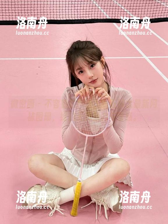 微密圈 - 不容错过！迷人的五姨太最新网袜图册，绽放无尽魅力与诱惑。