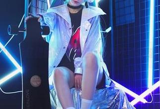 铁板烧鬼舞w与红裙的诗意交汇：一组不可错过的高清图集