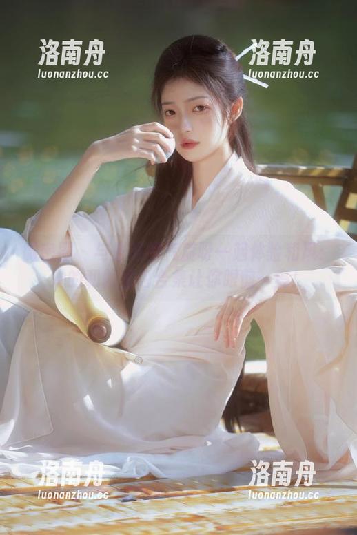 雅雅的气质呀 微密圈 - 与雅雅的气质呀一起体验和风:她的和服图包合集让你眼前一亮!
