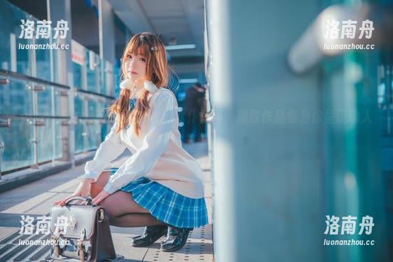 闪耀青春的雪琪SAMA白丝女仆写真，精致作品集为你呈现动人故事