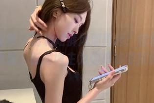 青丘女神 – 迷彩短裤风潮再起！秋秋最新作品更新，时尚博主为你揭秘穿搭秘笈！