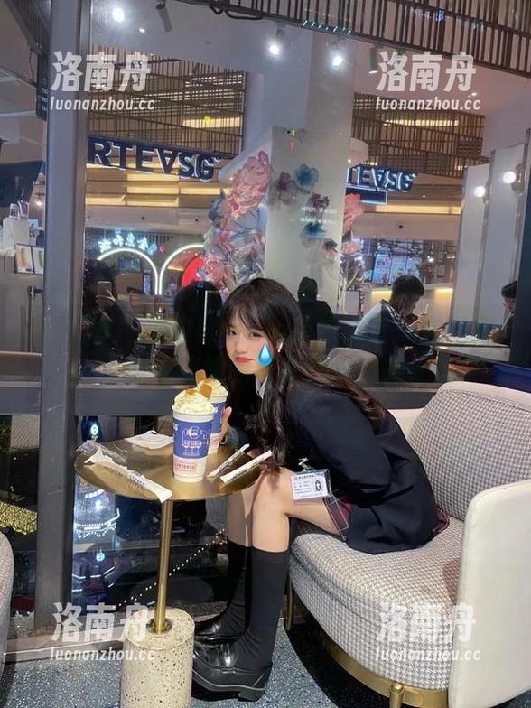 青豆客-欧尼anne 青豆客 - 走进欧尼anne的浴室:在网盘上探索她的写真艺术之旅