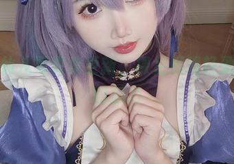面饼仙儿写真集更新，裸足展现轻盈优雅的魅力