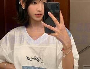 魅妍社 – 粉色浪漫图包分享：易阳Silvia为你带来的甜蜜视觉之旅