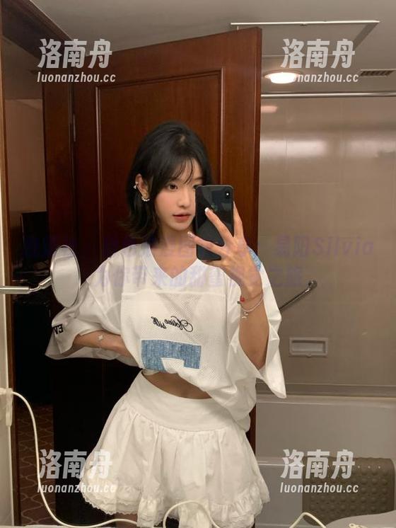 魅妍社 - 粉色浪漫图包分享：易阳Silvia为你带来的甜蜜视觉之旅
