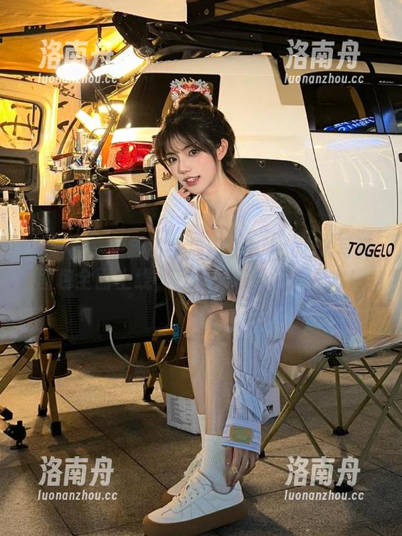 魅妍社-易阳Silvia 魅妍社 - 更新了!易阳Silvia的JK写真图包全面上线,赶快来感受这份魅力!