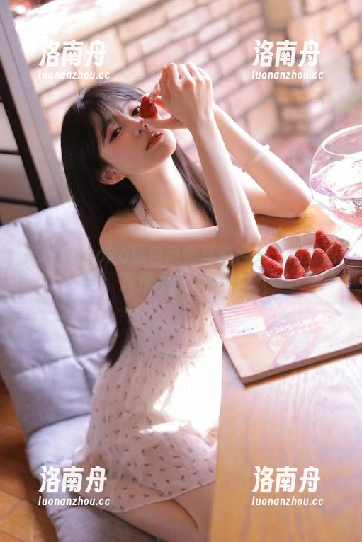 魅瞳meroko 魅瞳meroko黑色风情写真合集:精致图片捕捉动人瞬间