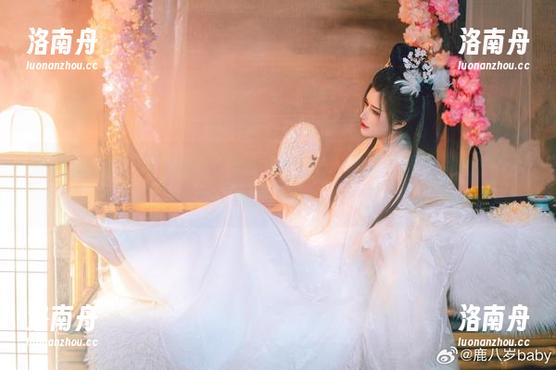 鹿八岁baby 不可错过的高清壁纸!“鹿八岁baby”油亮写真,仿佛让你置身于梦中!