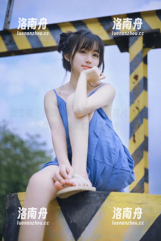 黑饱宝 微密圈 - 黑饱宝紫色写真高清图片,展现优雅与神秘的完美结合